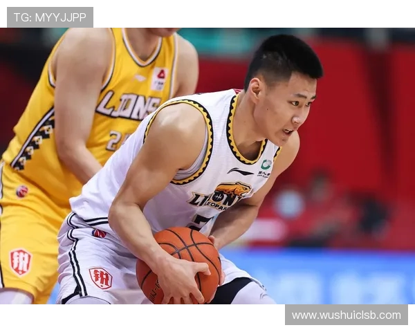 [CBA]吴昌泽抢断反击 飞身送上双手扣篮.